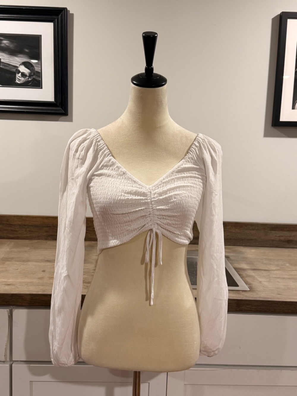 Aeropostale White Ruched Tie-Front Long Sleeve Crop Top size small